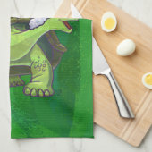 Tortoise in der Weihnachtsmannmütze auf grün Handtuch (Viertel Falte)