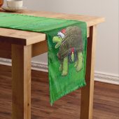 Tortoise in der Weihnachtsmannmütze auf grün Kurzer Tischläufer (Beispiel)