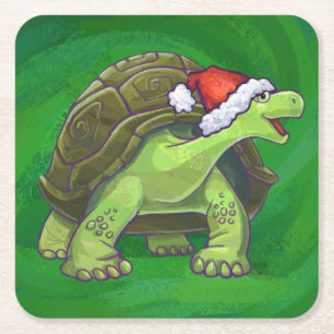 Tortoise in der Weihnachtsmannmütze auf grün Rechteckiger Pappuntersetzer