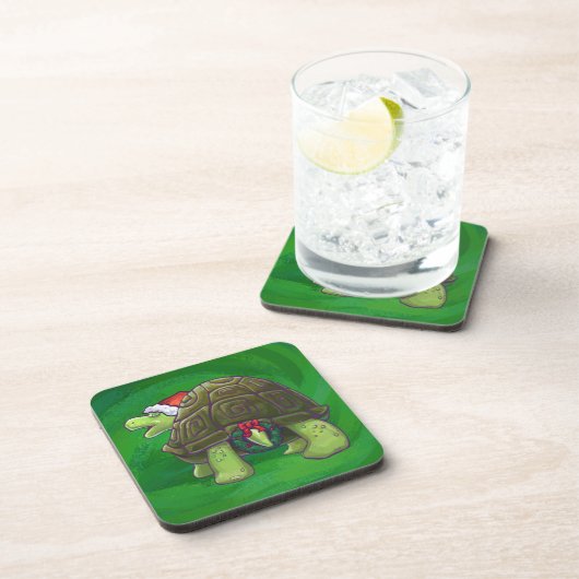 Tortoise in der Weihnachtsmannmütze auf grün Untersetzer (Rechte Seite)