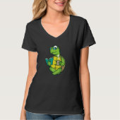 Tortoise loves reading and Coffee or Tea T-Shirt (Vorderseite)