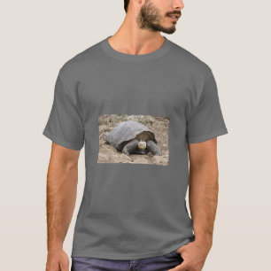 Tortoise mit der Höhe, Galapagos. T-Shirt