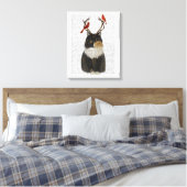 Tortoiseshell Katze mit Antlern und Roten Vögeln Leinwanddruck (Insitu (Schlafzimmer))