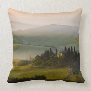 Toskana-Hügellandschaft am Sonnenaufgang Kissen