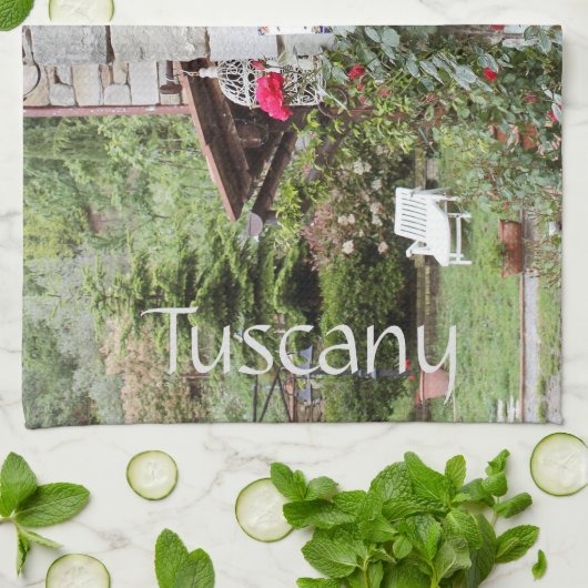 Toskana, Italien. Rustikales Haus Geschirrtuch (Gefaltet)