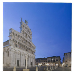 Toskana, Lucca, Piazza San Michele bei Morgendämm Fliese