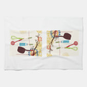 Toskanische Küche - Geräte auf Blumen Küchentuch (Horizontal)