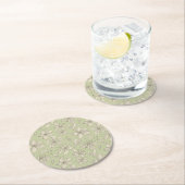 Tossed Blüten auf Olive Green - nahtloses Muster. Runder Pappuntersetzer (Vor Ort)