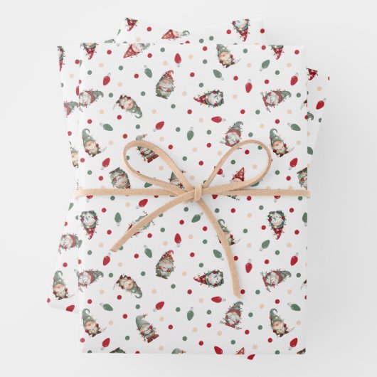 Tossed Gnomes Wrapped in Lights on White Geschenkpapier Set (Beispiel)