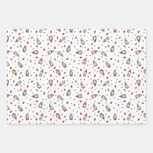Tossed Gnomes Wrapped in Lights on White Geschenkpapier Set (Vorderseite)