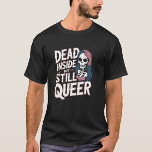 Tot innen drin, aber trotzdem queeres Skelett-Meme T-Shirt