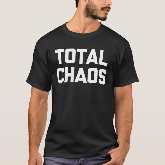 Total Chaos Sprichwort sarkastischer Spaß T-Shirt (Vorderseite)