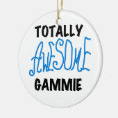 Total fantastische Gammie blaue T-Shirts und Keramikornament (Links)