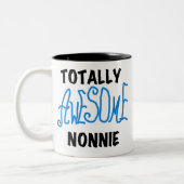 Total fantastische Nonnie blaue Text-T-Shirts und Zweifarbige Tasse (Links)