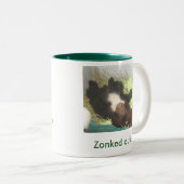 "Total fertig heraus!" Zwei-Ton Tasse (VorderseiteRechts)