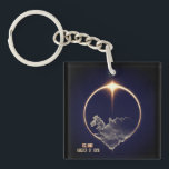 Total Solar Eclipse 2026 Iceland Diamond Ring Schlüsselanhänger<br><div class="desc">Celebrate the astronomical event of the decade with this Total Solar Eclipse August 12, 2026 keychain. The design captures the breathtaking "diamond ring" effect—the spectacular final flash of sunlight before totality—gleaming above a detailed, luminous map of Iceland. Rendered in elegant gold and deep cosmic tones, this high-quality keychain is the...</div>