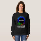 Total Solar Eclipse New Hampshire 2024 Totality Co Sweatshirt (Vorne ganz)