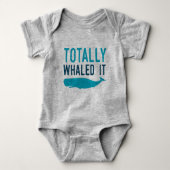 Total Whaled es Baby Strampler (Vorderseite)