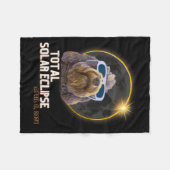 Totality Solar Eclipse Goldendoodle mit Eclipse G Fleecedecke (Vorderseite (Horizontal))