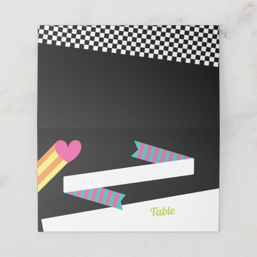 Totally 80er Hearts and Stripes Wedding Platzkarte (Außenseite Aufgefaltet)