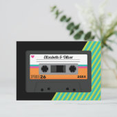 Totally 80er Orange Cassette Wedding RSVP Karte (Stehend Vorderseite)