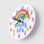 Totally Achtties Regenbogenmotto Runde Wanduhr (Winkel)
