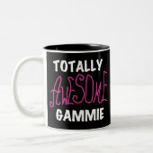 Totally Awesome Gammie Pink T-shirts and Gifts Zweifarbige Tasse (Links)