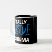Totally Awesome Grandma Blue Tshirts and Gifts Zweifarbige Tasse (Vorderseite Links)