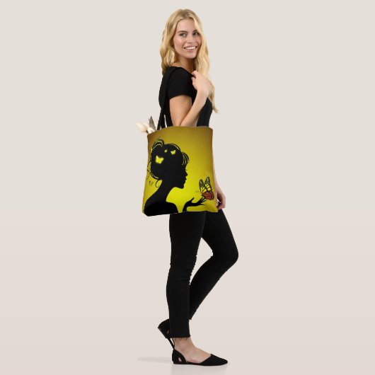 Tote Bag Die gelbe Schmetterlingsfrau Tasche (Am Model)