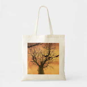 Tote Beutel verwirbelter Herbstbaum bei Sonnenunte Tragetasche