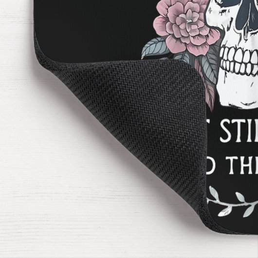 Tote im Inneren, aber immer noch zu Gymnastik gema Mousepad (Ecke)