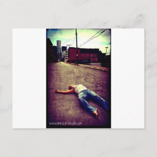 Tote in der Stadt durch April A Taylor Postkarte