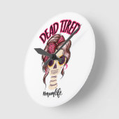 Tote müde Mama Leben Skeleton Messy Bun Bandana Runde Wanduhr (Winkel)