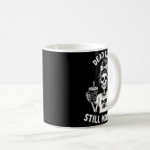 Tote-Müde-Mutter-Leben Immer noch Mütter-Skelett-M Kaffeetasse (VorderseiteRechts)