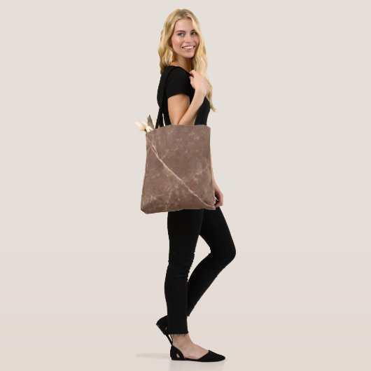 Tote Tasche mit marmoriertem Design (Am Model)