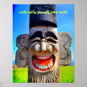 Totem Holz Gesicht Foto lächeln mit Zähne Zitat Poster (Vorne)