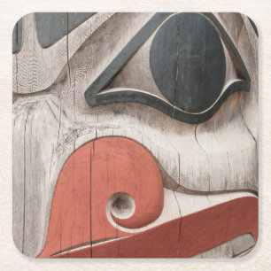 Totem-Stöcke im Haida-Kulturzentrum-Museum Rechteckiger Pappuntersetzer