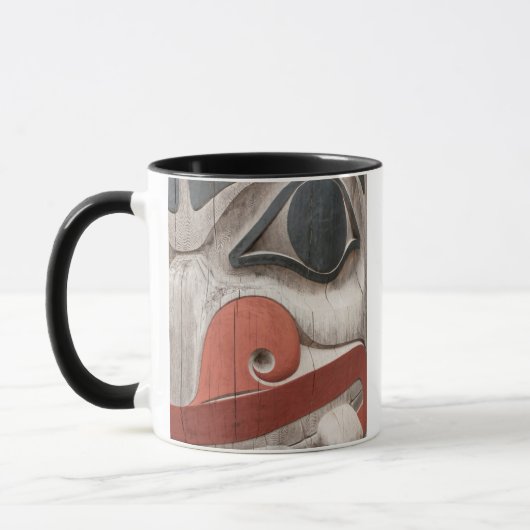 Totem-Stöcke im Haida-Kulturzentrum-Museum Tasse (Links)