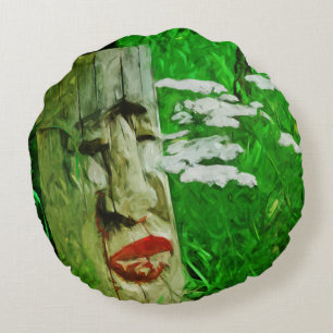 Totem von rotem Lippenstift unter den Wildblumen Rundes Kissen