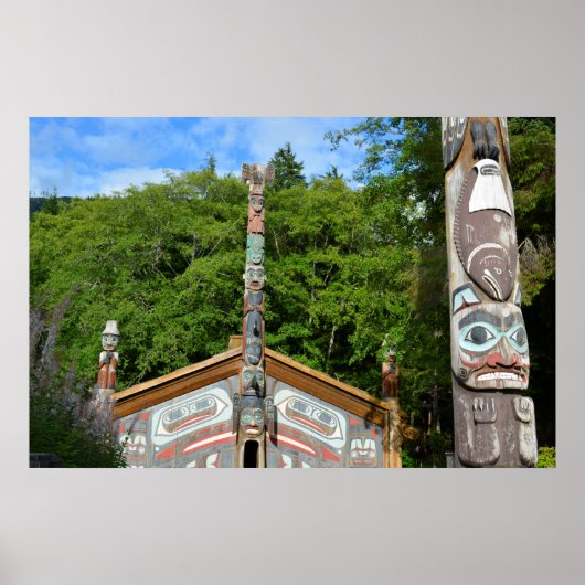 Totempfahl und Hütte, Alaska Poster (Vorne)