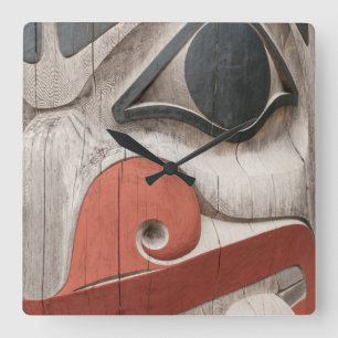 Totempfähle im Haida Heritage Centre Museum Quadratische Wanduhr
