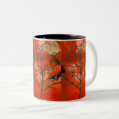 Totenbaum inmitten einer Orange Beängstigend Sky T Zweifarbige Tasse (VorderseiteRechts)