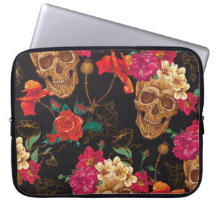 Totenkopf-Blumen: Nahtloser dunkler Hintergrund. Laptopschutzhülle