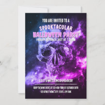 Totenkopf im Weltraum. Halloween-Party