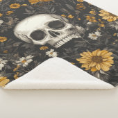 Totenkopf mit Blumen Sherpadecke (3/4)