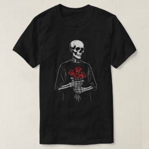 Totenkopf mit roten Rosen – Dunkle Liebe Valentins T-Shirt