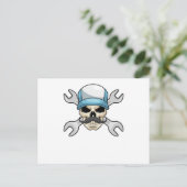 Totenkopf mit Schnurrbart und Schraubenschlüssel Postkarte (Stehend Vorderseite)