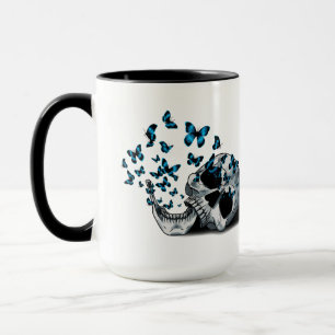Totenkopf und blaue Schmetterlinge Schwarz und Wei Tasse