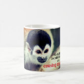 Totenkopfaffe im Baum Kaffeetasse (Mittel)