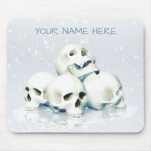 Totenköpfe im Schnee. Personalisiert Mousepad (Vorne)